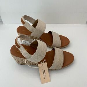 NWTs Tommy Bahama Beige Wedge Espadrille Stretch Sandals. Size 8 - 3 inch heel